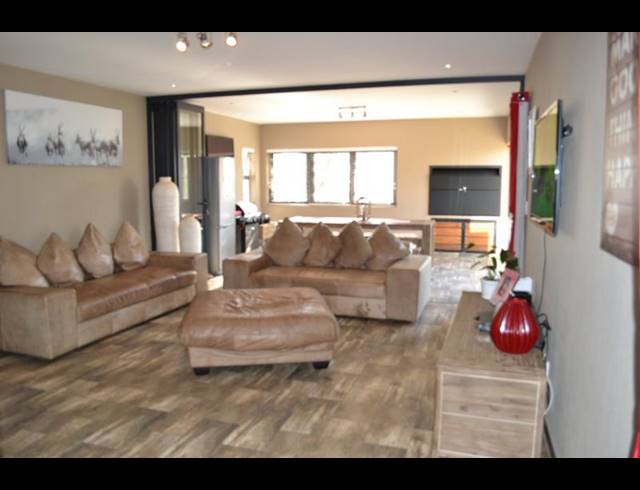 3 BEDROOM HOUSE FOR SALE IN COPPERLEAF ESTATE